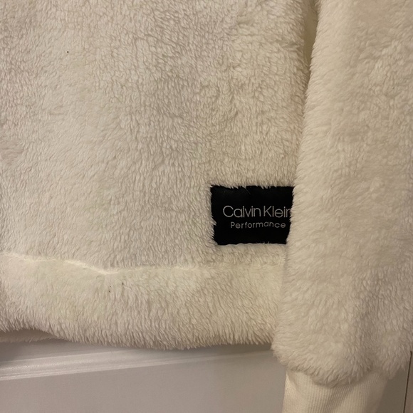 Sherpa Pullover - Picture 2 of 3